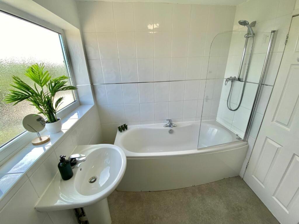 Coventry Huge 4Bed 2Bath Private Parking Nec By Empower Homes Ngoại thất bức ảnh